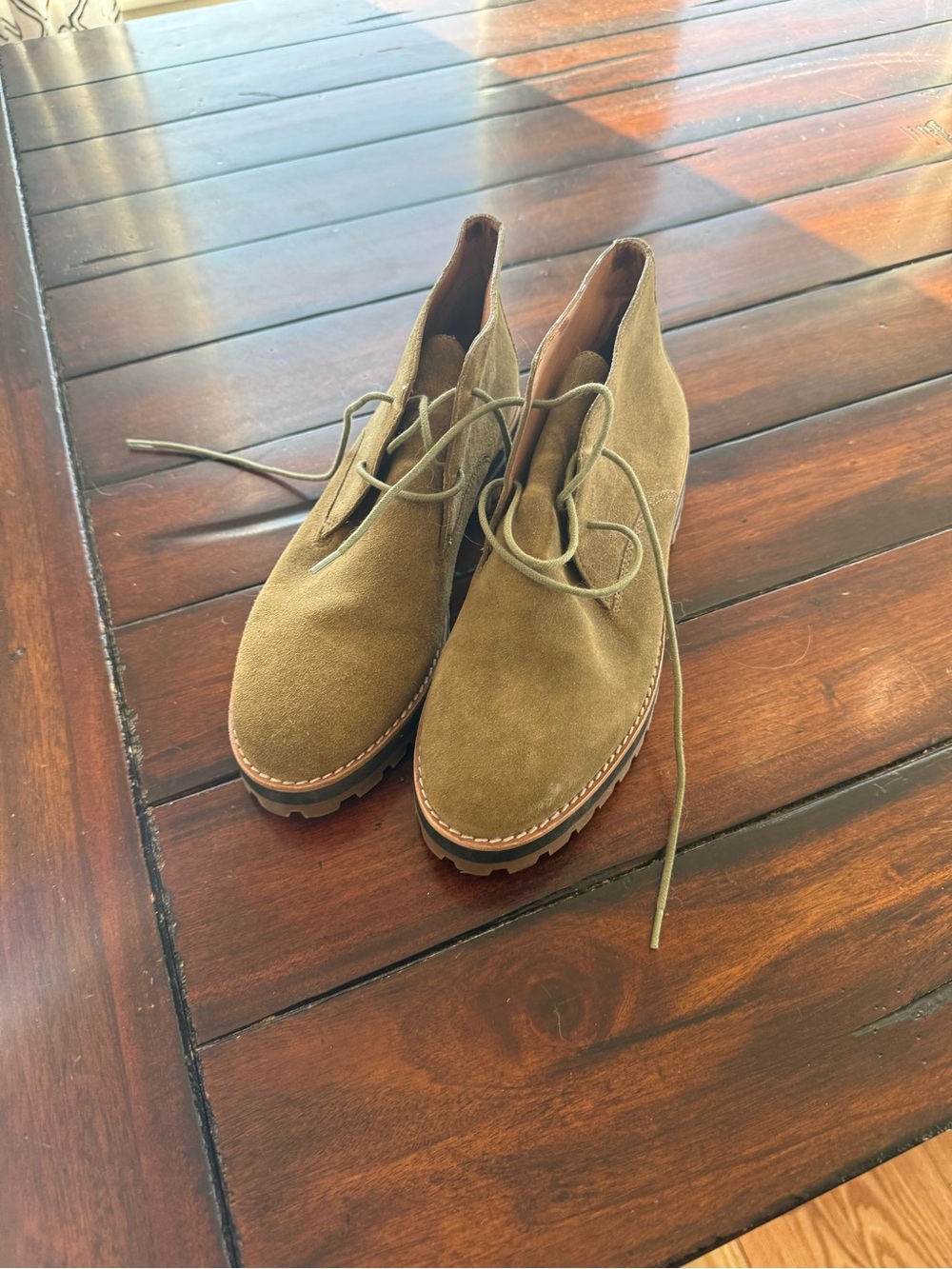 Women’s Suede Lace-Up Chukka Boots in Olive Brown